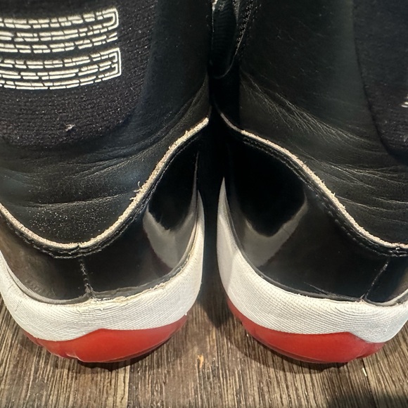 Air Jordan Retro 11 Mid Bred Sneakers (Beaters) - Picture 13 of 14